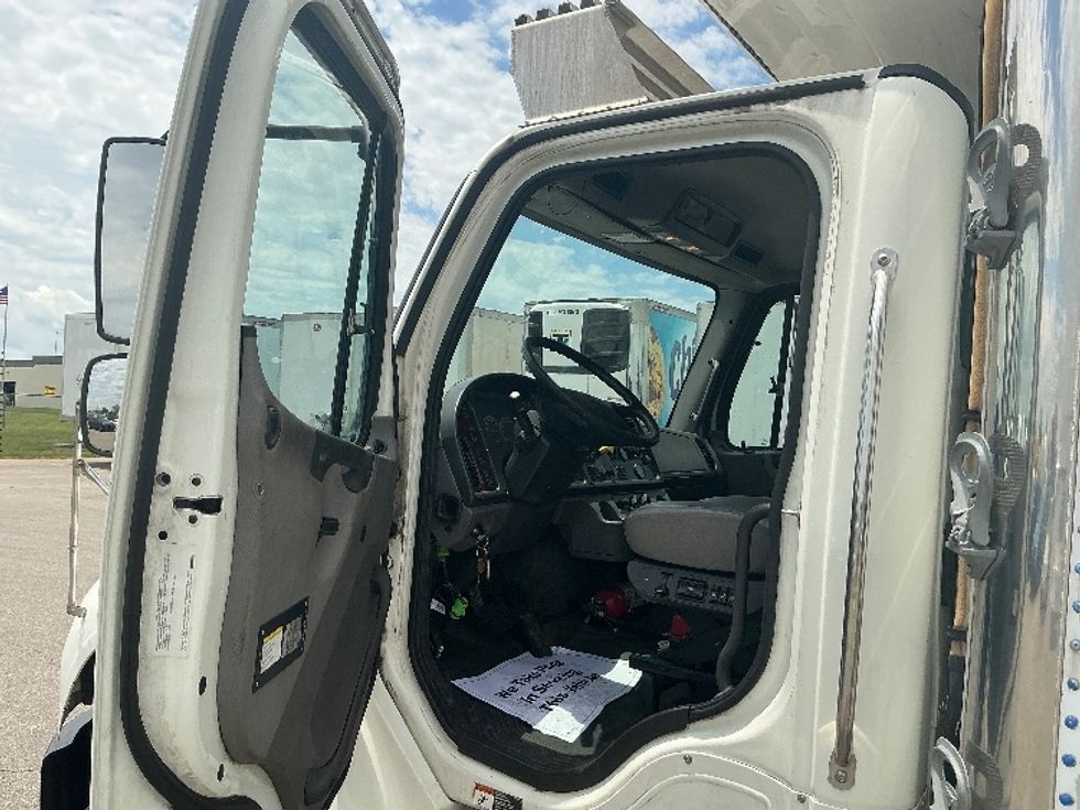 Refrigerated Truck-Light and Medium Duty Trucks-Freightliner-2017-M2-Piqua-OH-310,673\n\t\tmiles-$ 40,000 - Image 16