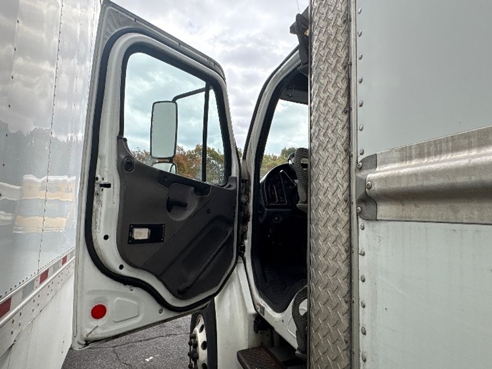 Refrigerated Truck-Light and Medium Duty Trucks-Freightliner-2017-M2-Springfield-MA-380,000\n\t\tmiles-$ 33,250 - Image 16