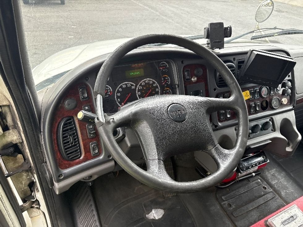 Refrigerated Truck-Light and Medium Duty Trucks-Freightliner-2017-M2-Springfield-MA-380,000\n\t\tmiles-$ 33,250 - Image 17