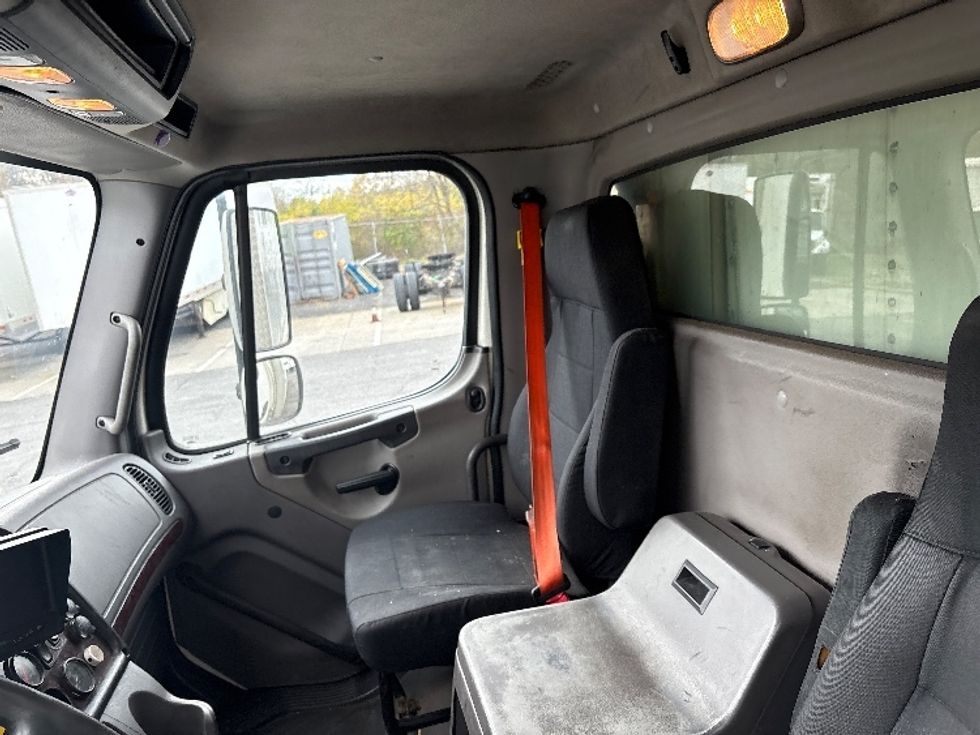 Refrigerated Truck-Light and Medium Duty Trucks-Freightliner-2017-M2-Springfield-MA-380,000\n\t\tmiles-$ 33,250 - Image 19