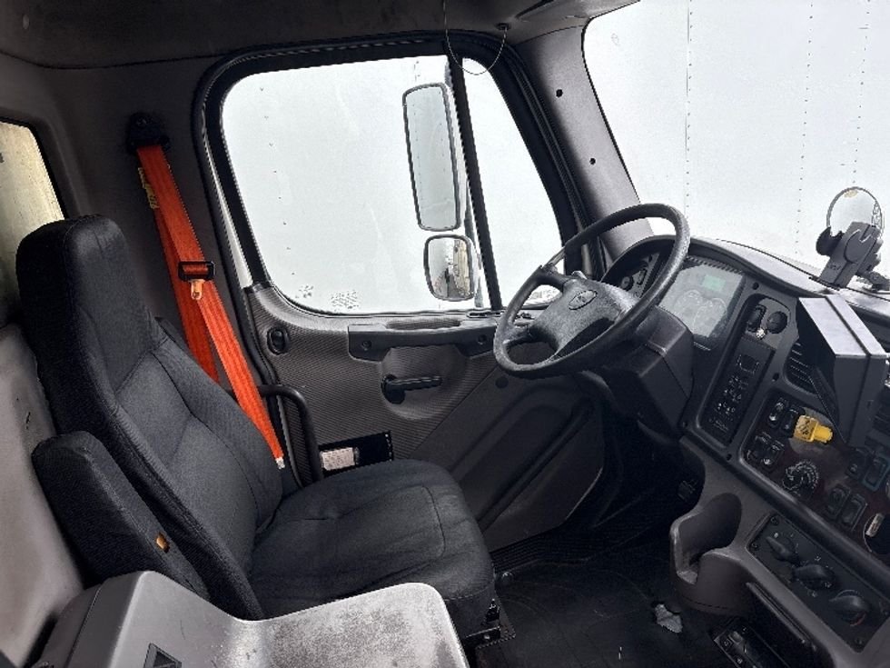 Refrigerated Truck-Light and Medium Duty Trucks-Freightliner-2017-M2-Springfield-MA-380,000\n\t\tmiles-$ 33,250 - Image 22