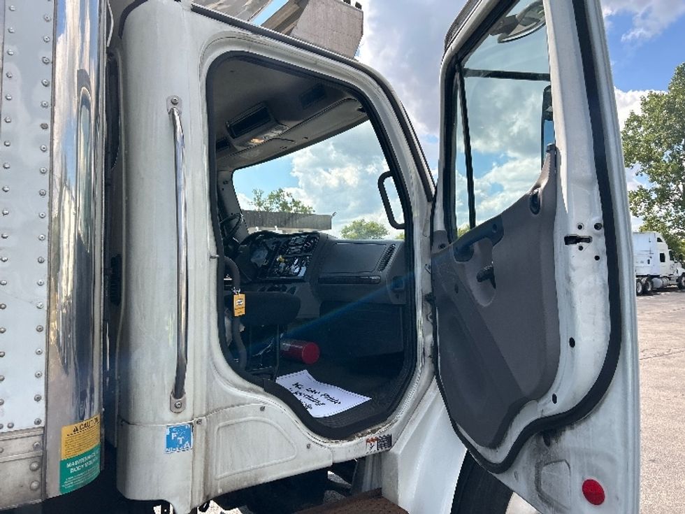 Refrigerated Truck-Light and Medium Duty Trucks-Freightliner-2017-M2-Sturtevant-WI-220,133\n\t\tmiles-$ 32,750 - Image 20