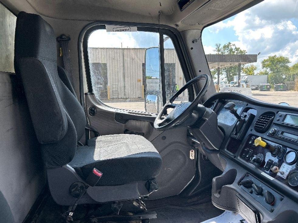 Refrigerated Truck-Light and Medium Duty Trucks-Freightliner-2017-M2-Sturtevant-WI-220,133\n\t\tmiles-$ 32,750 - Image 22