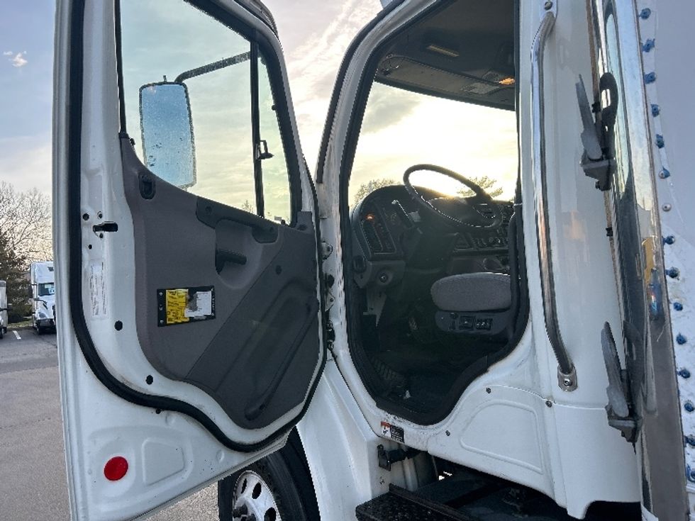 Refrigerated Truck-Light and Medium Duty Trucks-Freightliner-2017-M2-Swedesboro-NJ-179,152\n\t\tmiles-$ 55,500 - Image 16