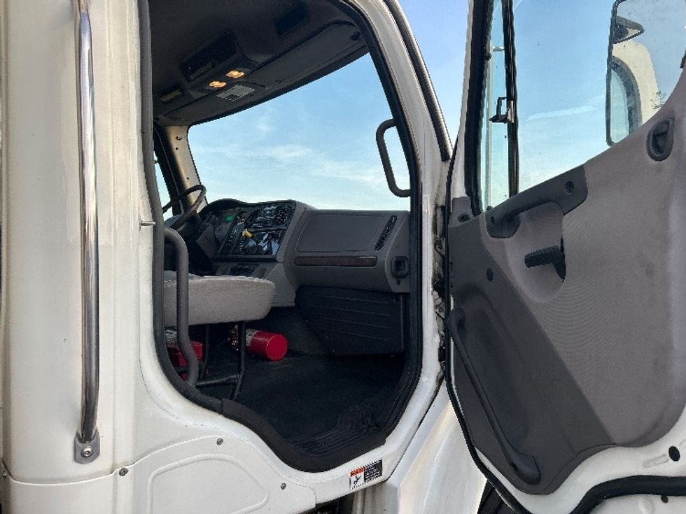 Refrigerated Truck-Light and Medium Duty Trucks-Freightliner-2017-M2-Swedesboro-NJ-179,152\n\t\tmiles-$ 55,500 - Image 20