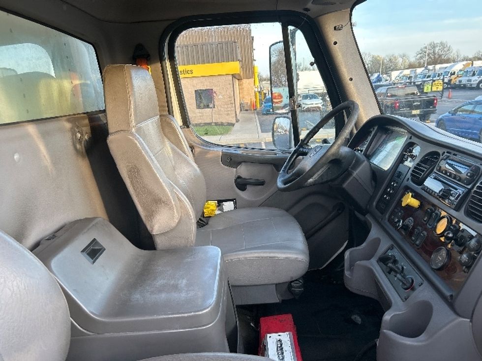 Refrigerated Truck-Light and Medium Duty Trucks-Freightliner-2017-M2-Swedesboro-NJ-179,152\n\t\tmiles-$ 55,500 - Image 22