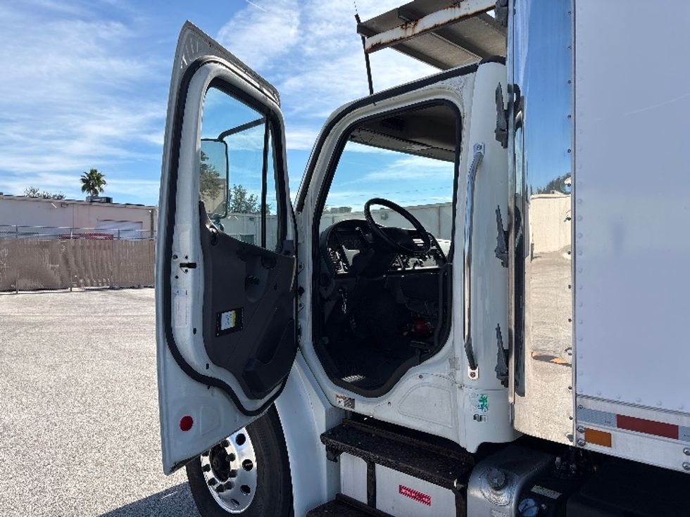 Refrigerated Truck-Light and Medium Duty Trucks-Freightliner-2017-M2-Tampa-FL-224,143\n\t\tmiles-$ 36,500 - Image 16