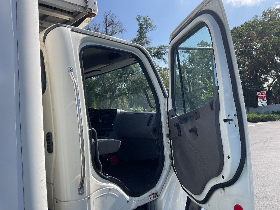 Refrigerated Truck-Light and Medium Duty Trucks-Freightliner-2017-M2-Tampa-FL-256,715\n\t\tmiles-$ 36,250 - Image 12