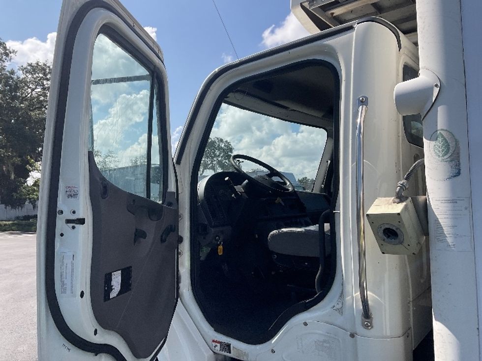 Refrigerated Truck-Light and Medium Duty Trucks-Freightliner-2017-M2-Tampa-FL-256,715\n\t\tmiles-$ 36,250 - Image 8
