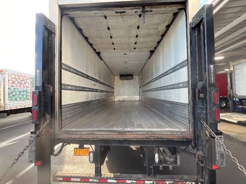 2017 Freightliner M2 106 Medium Duty photo 9