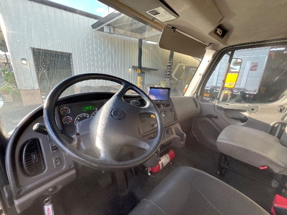 Refrigerated Truck-Light and Medium Duty Trucks-Freightliner-2017-M2-Torrance-CA-118,556\n\t\tmiles-$ 47,250 - Image 18