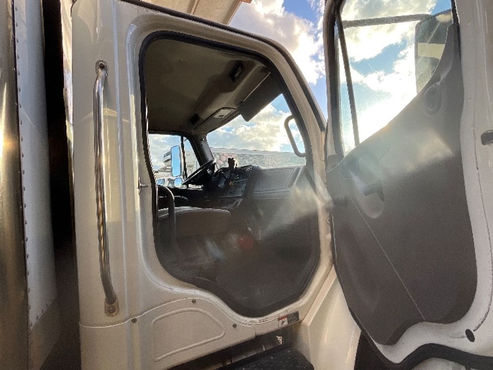 2017 Freightliner M2 106 Medium Duty photo 15
