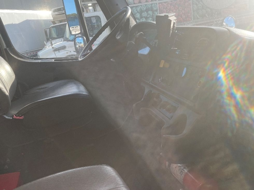 Refrigerated Truck-Light and Medium Duty Trucks-Freightliner-2017-M2-Torrance-CA-118,556\n\t\tmiles-$ 47,250 - Image 22