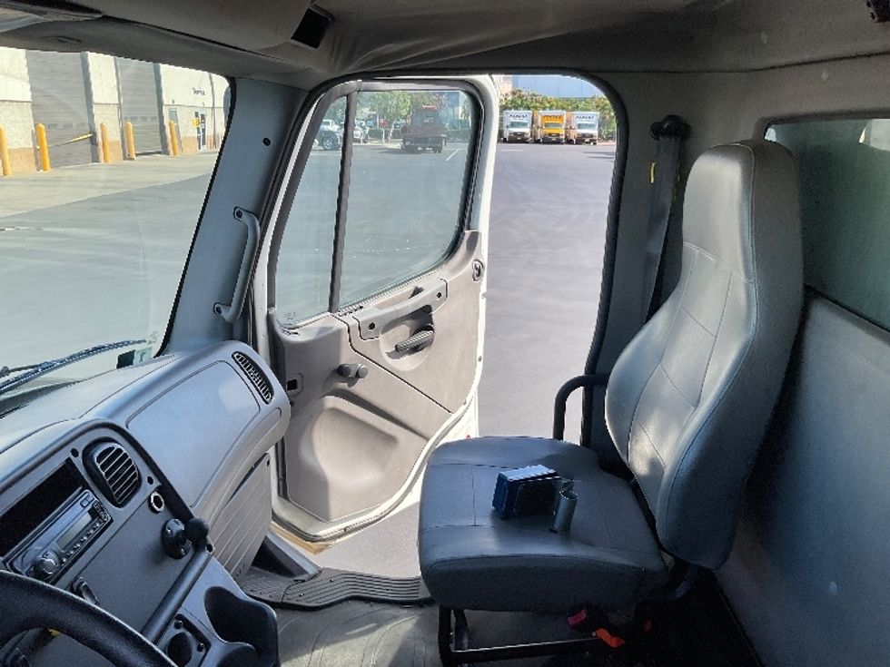 Refrigerated Truck-Light and Medium Duty Trucks-Freightliner-2017-M2-Torrance-CA-125,183\n\t\tmiles-$ 48,750 - Image 19