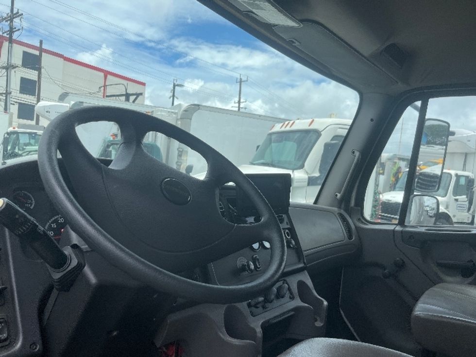 Refrigerated Truck-Light and Medium Duty Trucks-Freightliner-2017-M2-Torrance-CA-133,270\n\t\tmiles-$ 44,500 - Image 17