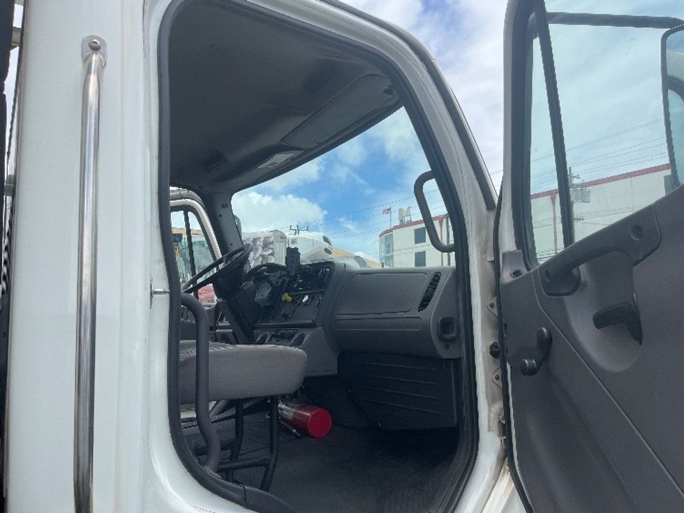 Refrigerated Truck-Light and Medium Duty Trucks-Freightliner-2017-M2-Torrance-CA-133,270\n\t\tmiles-$ 44,500 - Image 20