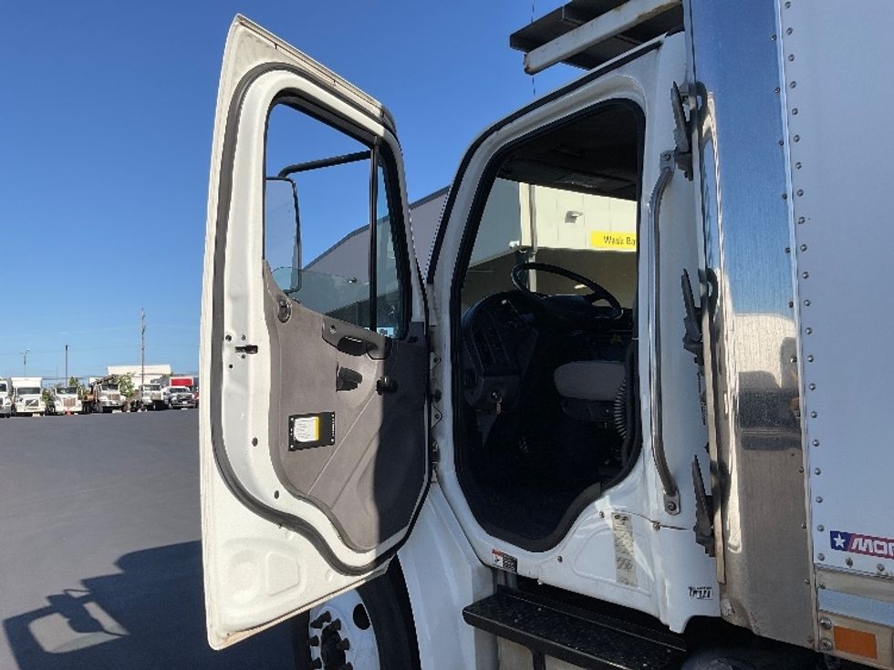 Refrigerated Truck-Light and Medium Duty Trucks-Freightliner-2017-M2-Torrance-CA-93,398\n\t\tmiles-$ 51,250 - Image 16
