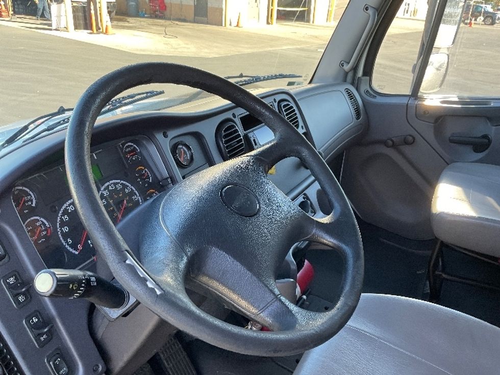 Refrigerated Truck-Light and Medium Duty Trucks-Freightliner-2017-M2-Torrance-CA-93,398\n\t\tmiles-$ 51,250 - Image 17