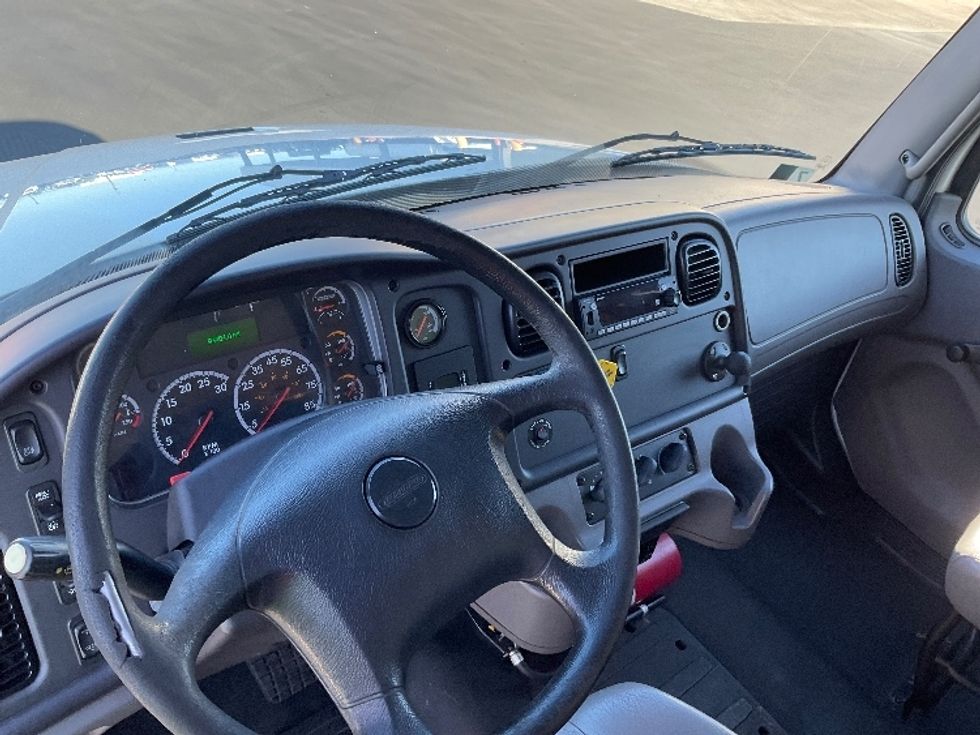 Refrigerated Truck-Light and Medium Duty Trucks-Freightliner-2017-M2-Torrance-CA-93,398\n\t\tmiles-$ 51,250 - Image 18