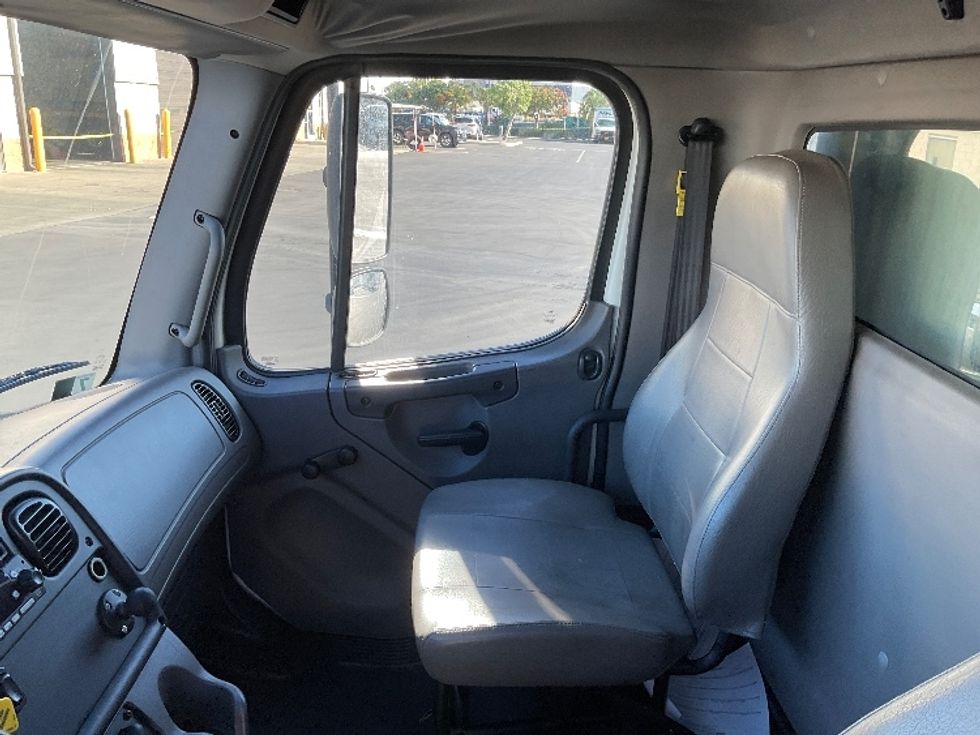 Refrigerated Truck-Light and Medium Duty Trucks-Freightliner-2017-M2-Torrance-CA-93,398\n\t\tmiles-$ 51,250 - Image 19