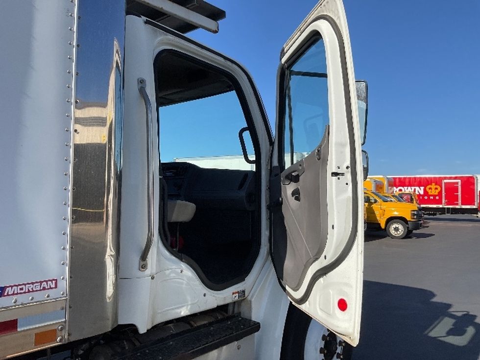 Refrigerated Truck-Light and Medium Duty Trucks-Freightliner-2017-M2-Torrance-CA-93,398\n\t\tmiles-$ 51,250 - Image 20