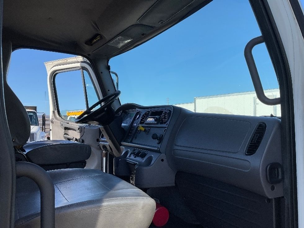 Refrigerated Truck-Light and Medium Duty Trucks-Freightliner-2017-M2-Torrance-CA-93,398\n\t\tmiles-$ 51,250 - Image 21