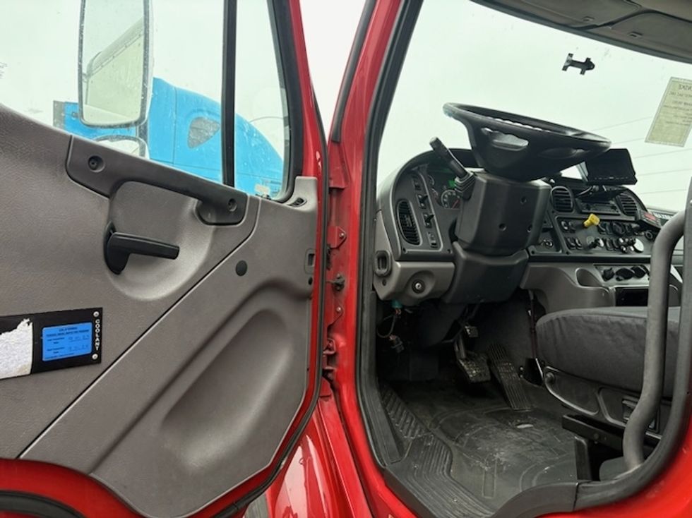 Refrigerated Truck-Light and Medium Duty Trucks-Freightliner-2017-M2-West Sacramento-CA-169,075\n\t\tmiles-$ 34,000 - Image 16