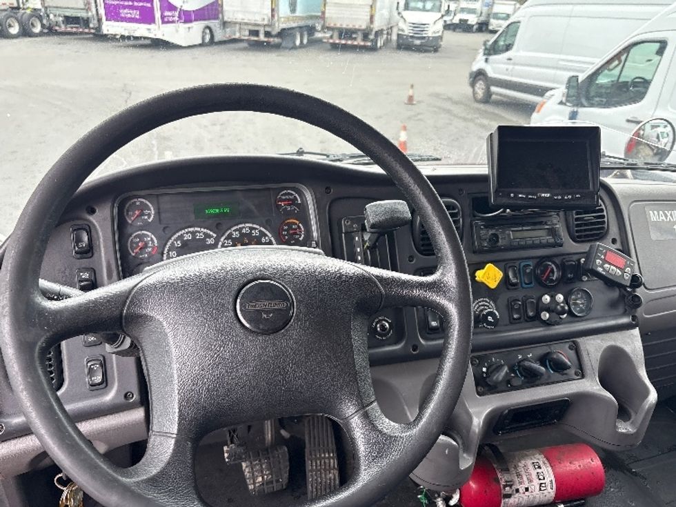 Refrigerated Truck-Light and Medium Duty Trucks-Freightliner-2017-M2-West Sacramento-CA-169,075\n\t\tmiles-$ 34,000 - Image 20