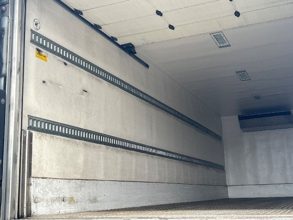 Refrigerated Truck-Light and Medium Duty Trucks-Freightliner-2017-M2-West Sacramento-CA-298,382\n\t\tmiles-$ 44,250 - Image 10