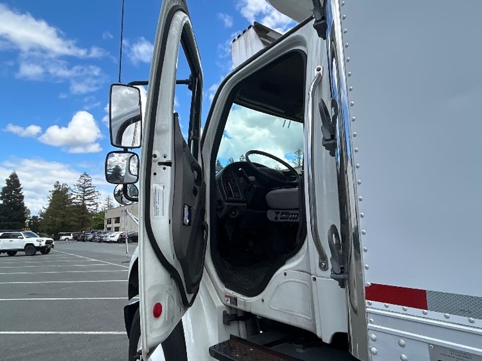 Refrigerated Truck-Light and Medium Duty Trucks-Freightliner-2017-M2-West Sacramento-CA-298,382\n\t\tmiles-$ 44,250 - Image 15