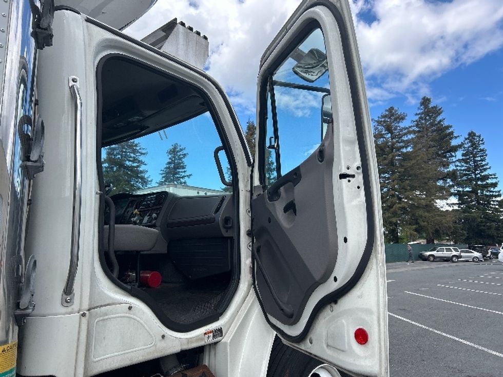 Refrigerated Truck-Light and Medium Duty Trucks-Freightliner-2017-M2-West Sacramento-CA-298,382\n\t\tmiles-$ 44,250 - Image 19