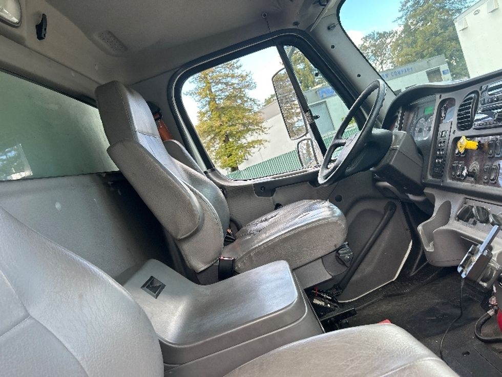 Refrigerated Truck-Light and Medium Duty Trucks-Freightliner-2017-M2-West Sacramento-CA-298,382\n\t\tmiles-$ 44,250 - Image 21