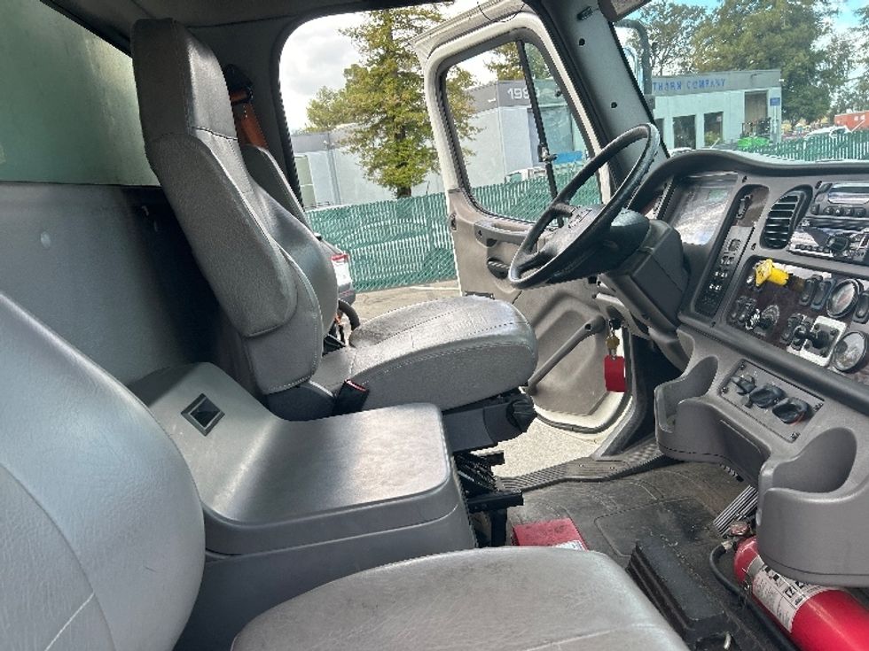 Refrigerated Truck-Light and Medium Duty Trucks-Freightliner-2017-M2-West Sacramento-CA-302,460\n\t\tmiles-$ 43,500 - Image 22