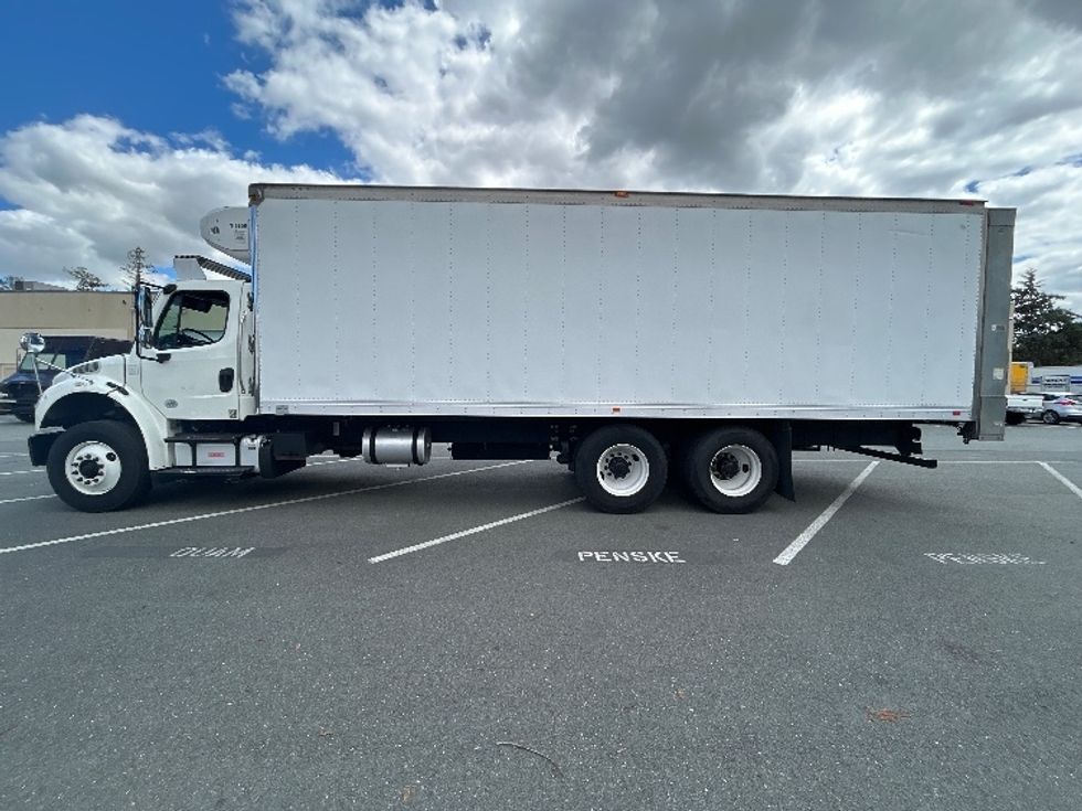 Refrigerated Truck-Light and Medium Duty Trucks-Freightliner-2017-M2-West Sacramento-CA-302,460\n\t\tmiles-$ 43,500 - Image 4