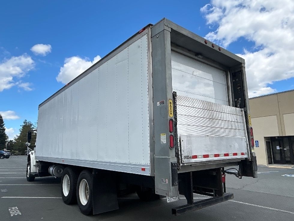 Refrigerated Truck-Light and Medium Duty Trucks-Freightliner-2017-M2-West Sacramento-CA-302,460\n\t\tmiles-$ 43,500 - Image 6
