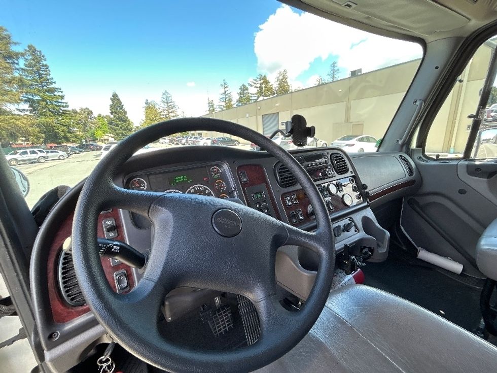 Refrigerated Truck-Light and Medium Duty Trucks-Freightliner-2017-M2-West Sacramento-CA-322,520\n\t\tmiles-$ 41,000 - Image 15