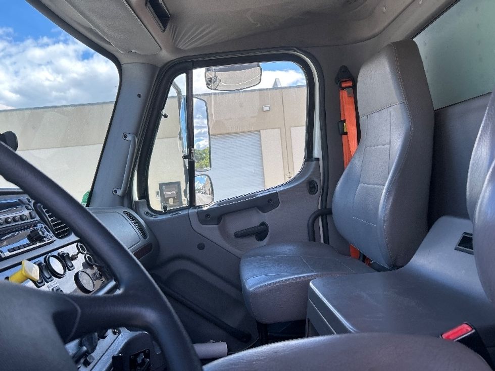 Refrigerated Truck-Light and Medium Duty Trucks-Freightliner-2017-M2-West Sacramento-CA-322,520\n\t\tmiles-$ 41,000 - Image 19