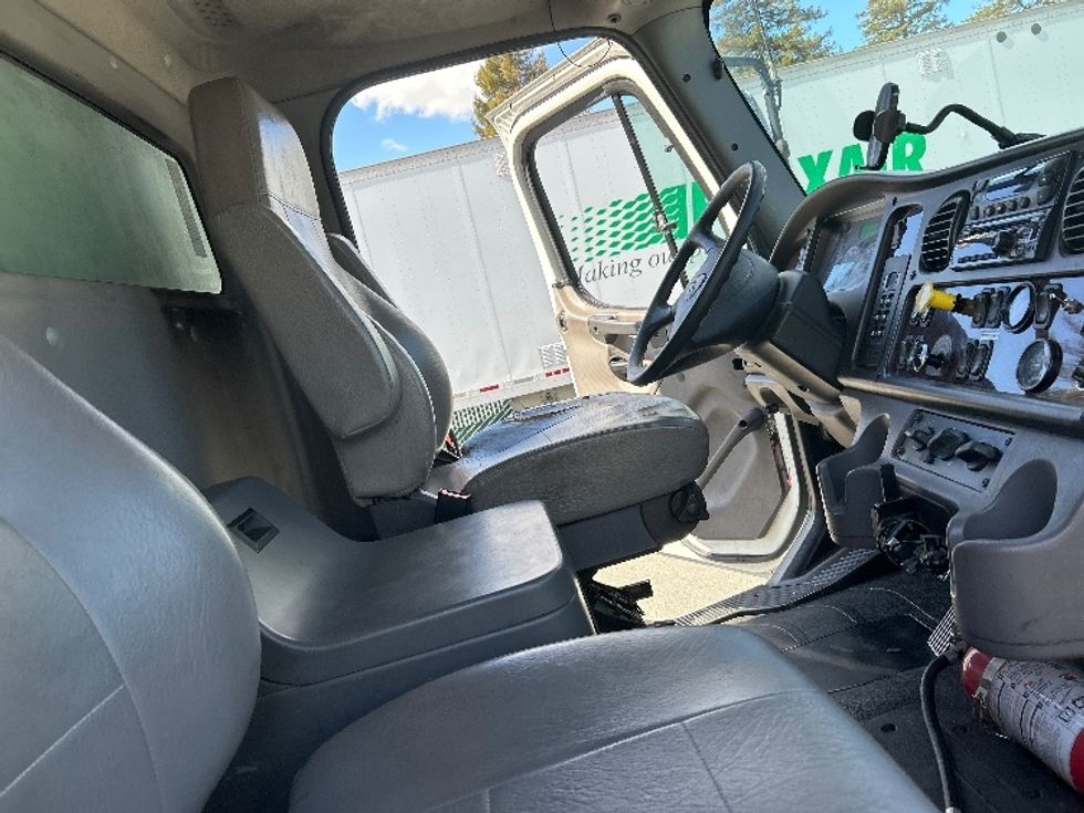Refrigerated Truck-Light and Medium Duty Trucks-Freightliner-2017-M2-West Sacramento-CA-322,520\n\t\tmiles-$ 41,000 - Image 22