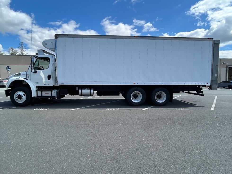 Refrigerated Truck-Light and Medium Duty Trucks-Freightliner-2017-M2-West Sacramento-CA-322,520\n\t\tmiles-$ 41,000 - Image 4