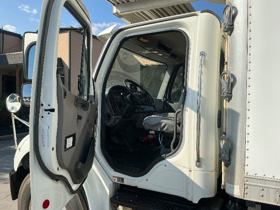 Refrigerated Truck-Light and Medium Duty Trucks-Freightliner-2017-M2-Wilkes Barre-PA-196,151\n\t\tmiles-$ 38,250 - Image 16
