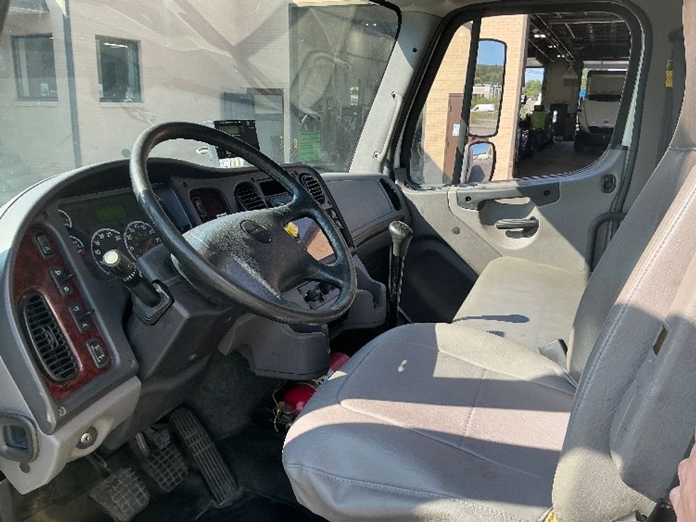 Refrigerated Truck-Light and Medium Duty Trucks-Freightliner-2017-M2-Wilkes Barre-PA-196,151\n\t\tmiles-$ 38,250 - Image 17