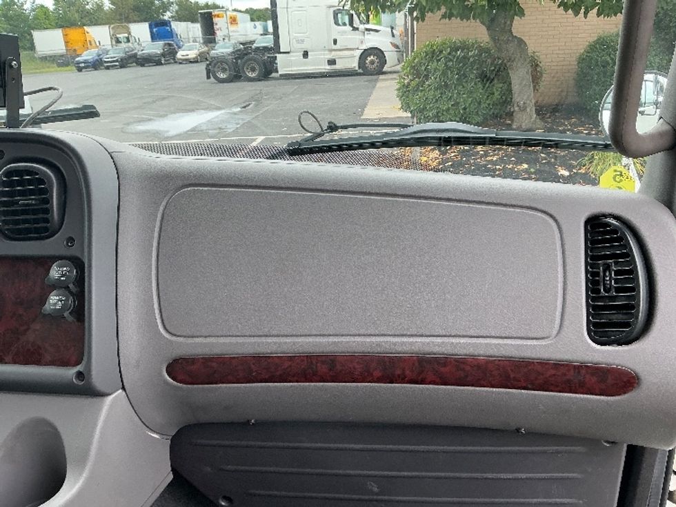 Refrigerated Truck-Light and Medium Duty Trucks-Freightliner-2017-M2-Wilkes Barre-PA-196,151\n\t\tmiles-$ 38,250 - Image 21