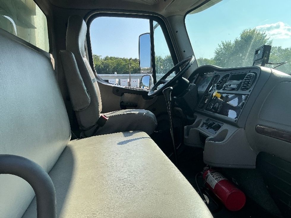 Refrigerated Truck-Light and Medium Duty Trucks-Freightliner-2017-M2-Wilkes Barre-PA-196,151\n\t\tmiles-$ 38,250 - Image 22