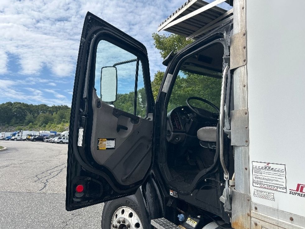 Refrigerated Truck-Light and Medium Duty Trucks-Freightliner-2017-M211264S-Fitchburg-MA-380,697\n\t\tmiles-$ 70,250 - Image 16