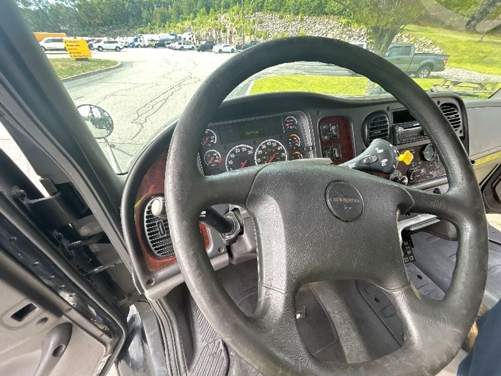 Refrigerated Truck-Light and Medium Duty Trucks-Freightliner-2017-M211264S-Fitchburg-MA-380,697\n\t\tmiles-$ 70,250 - Image 17