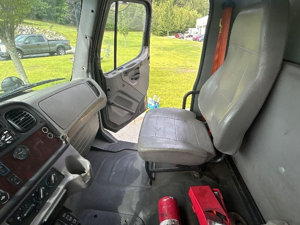 Refrigerated Truck-Light and Medium Duty Trucks-Freightliner-2017-M211264S-Fitchburg-MA-380,697\n\t\tmiles-$ 70,250 - Image 20