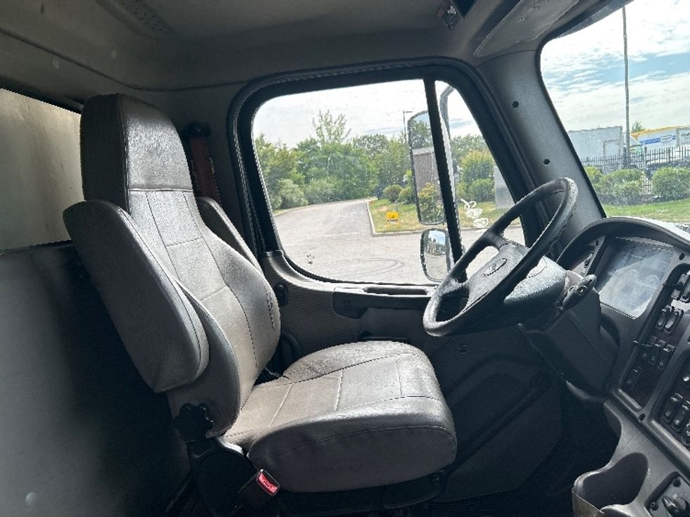 Refrigerated Truck-Light and Medium Duty Trucks-Freightliner-2017-M211264S-Fitchburg-MA-380,697\n\t\tmiles-$ 70,250 - Image 22