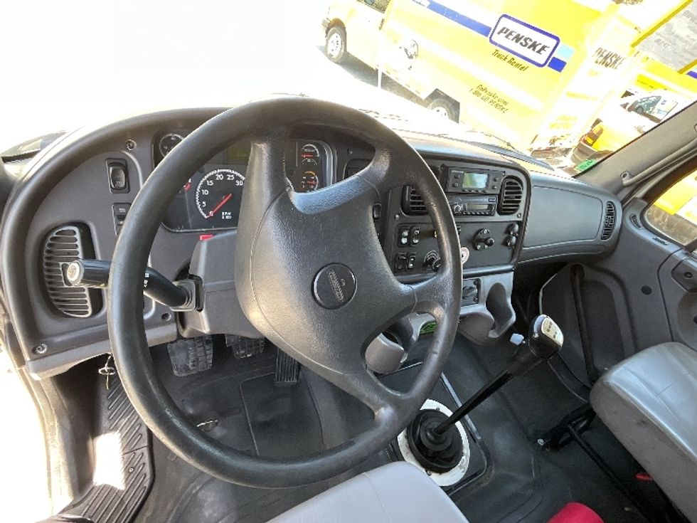 Refrigerated Truck-Light and Medium Duty Trucks-Freightliner-2017-M211264S-West Sacramento-CA-271,285\n\t\tmiles-$ 69,000 - Image 17