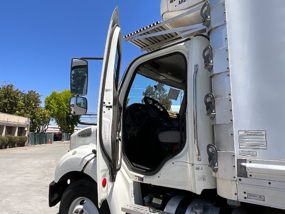 Refrigerated Truck-Light and Medium Duty Trucks-Freightliner-2017-M211264S-West Sacramento-CA-271,285\n\t\tmiles-$ 69,000 - Image 16