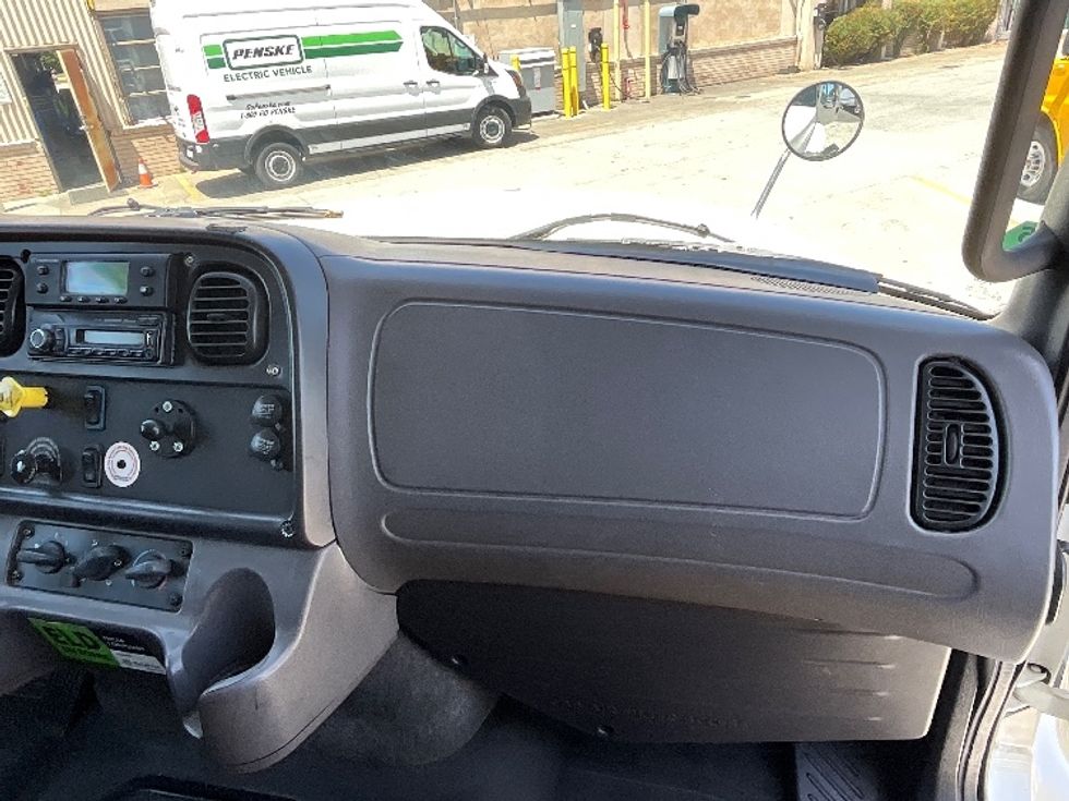 Refrigerated Truck-Light and Medium Duty Trucks-Freightliner-2017-M211264S-West Sacramento-CA-271,285\n\t\tmiles-$ 69,000 - Image 21